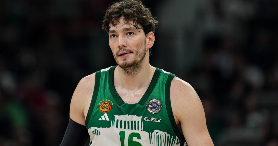 Ο Τσεντί Οσμάν σε αγώνα του Παναθηναϊκού στη EuroLeague.