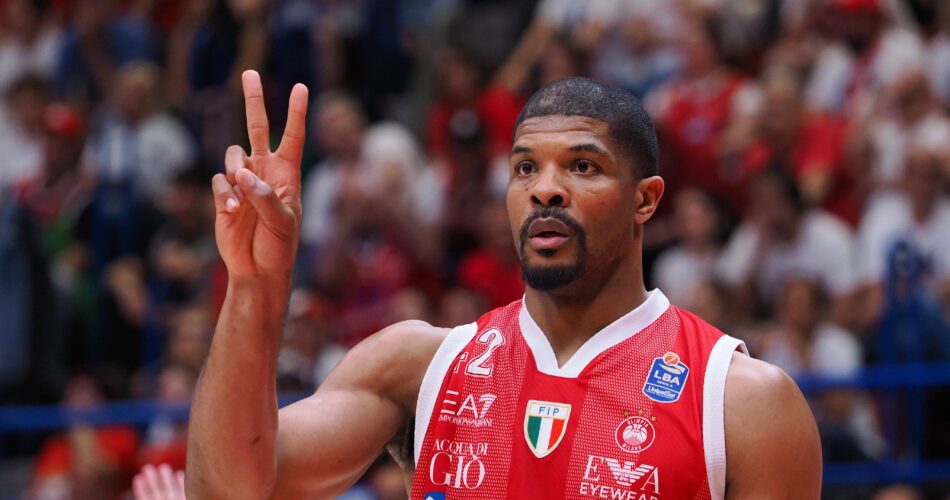 Κάιλ Χάινς με φανέλα σε αγώνα EuroLeague, νέο πόστο στους Λονγκ Άιλαντ Νετς