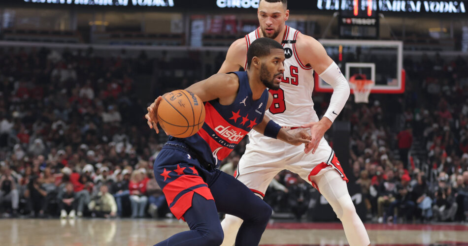 Ο Τζάρεντ Μπάτλερ σε δράση σε αγώνα NBA, πριν τη μεταγραφή του στον Ερυθρό Αστέρα