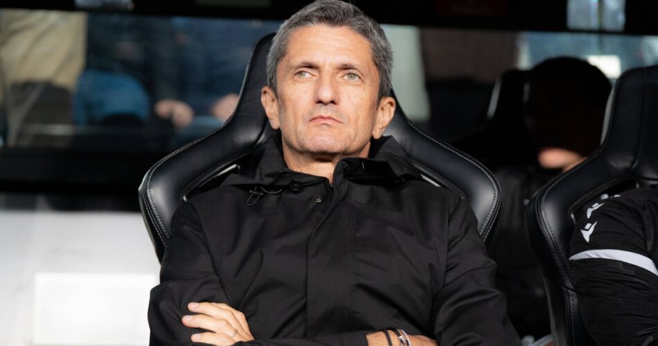 Ο Ραζβάν Λουτσέσκου στον πάγκο του ΠΑΟΚ στη Super League