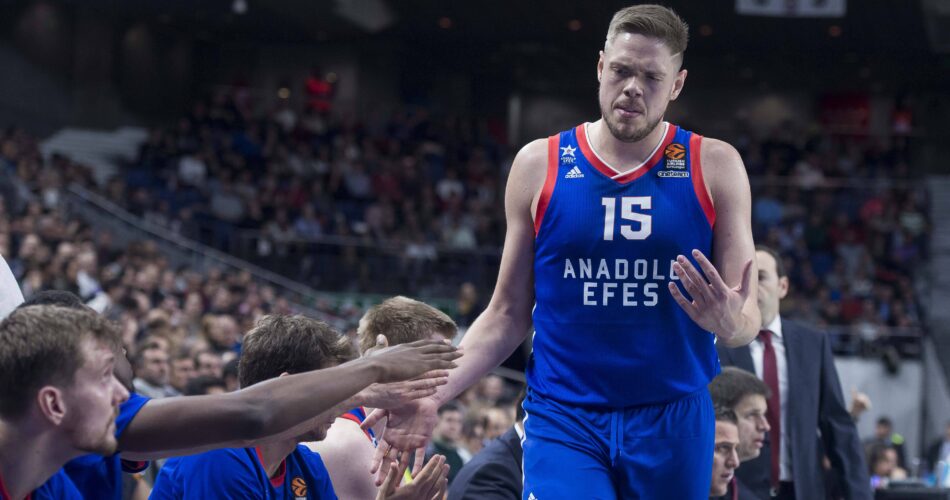 Βλάντιμιρ Στίματς σε παλαιότερη εμφάνιση με την Anadolu Efes πριν τη σύλληψή του στη Σερβία