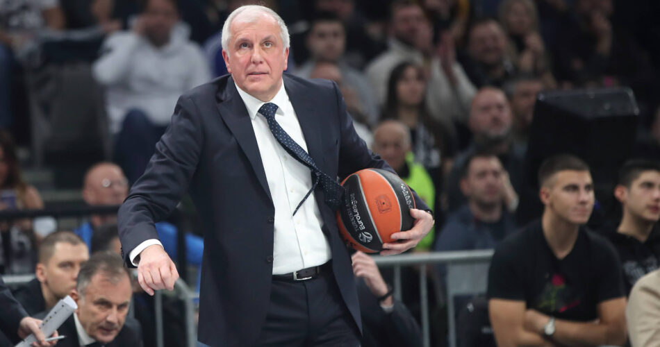 Ο Ζέλικο Ομπράντοβιτς σε αγώνα της Παρτίζαν σε περίοδο που η ομάδα δεν αποδέχεται την παραίτησή του