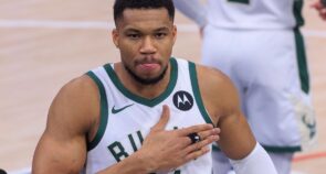 NBA: Αντίστροφη μέτρηση για την επιστροφή του Γιάννη Αντετοκούνμπο