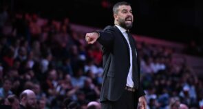 Ο Ερντέμ Τζαν σκιαγραφεί το προφίλ του Ταϊρίκ Τζόουνς στη Strong Side