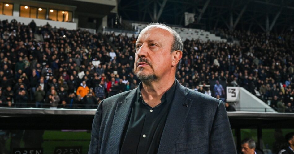 Ο Ράφα Μπενίτεθ στον πάγκο του Παναθηναϊκού σε αγώνα Europa League
