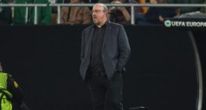 Ο Μπενίτεθ κρίνεται στα playoffs παρά το συμβόλαιό του