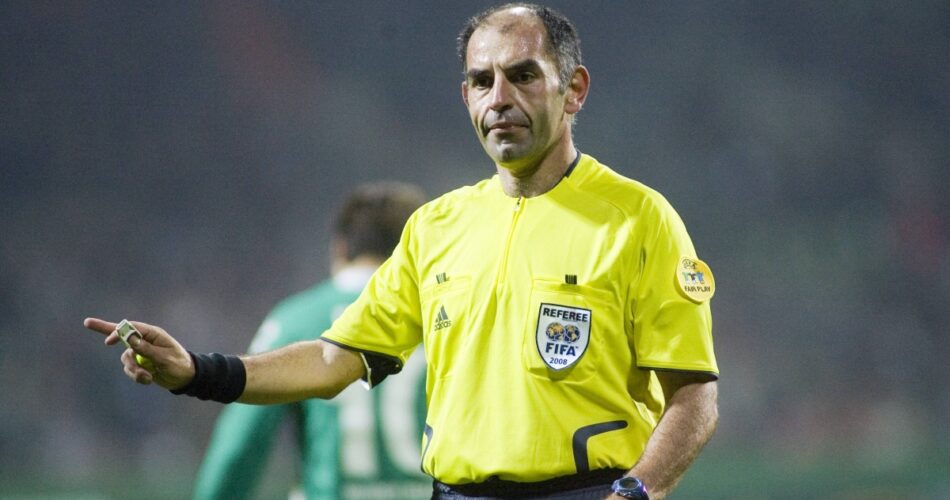 Ο Γιώργος Κασναφέρης σφυρίζει σε αγώνα UEFA