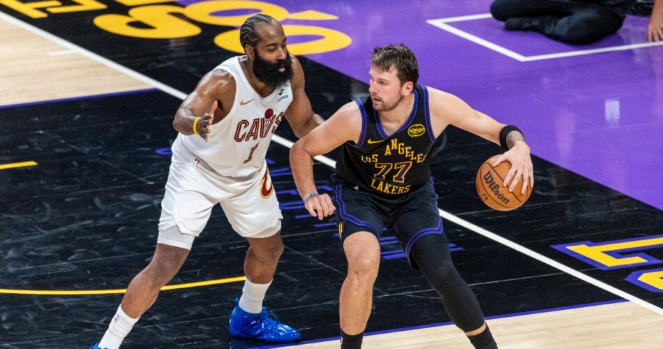 Ο Λούκα Ντόντσιτς σε αγώνα NBA με τους Λος Άντζελες Λέικερς