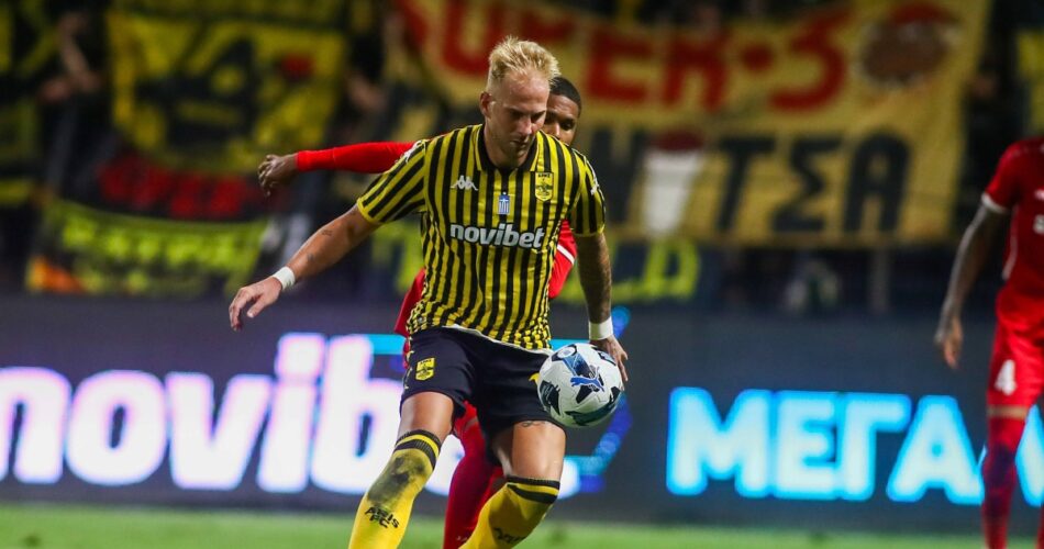 Ο Ούρος Ράτσιτς σε αγώνα του Άρη στη Super League