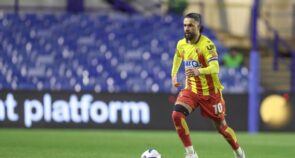 Ο παίκτης της Championship που μπήκε στα ραντάρ ΑΕΚ και Ολυμπιακού
