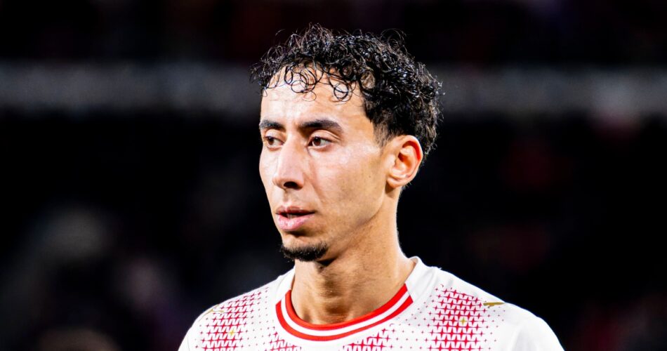 Ο Ανάς Σαλάχ-Εντίν σε αγώνα με την PSV Αϊντχόφεν, ενώ βρίσκεται στο μεταγραφικό στόχαστρο που έχει ο Ολυμπιακός.
