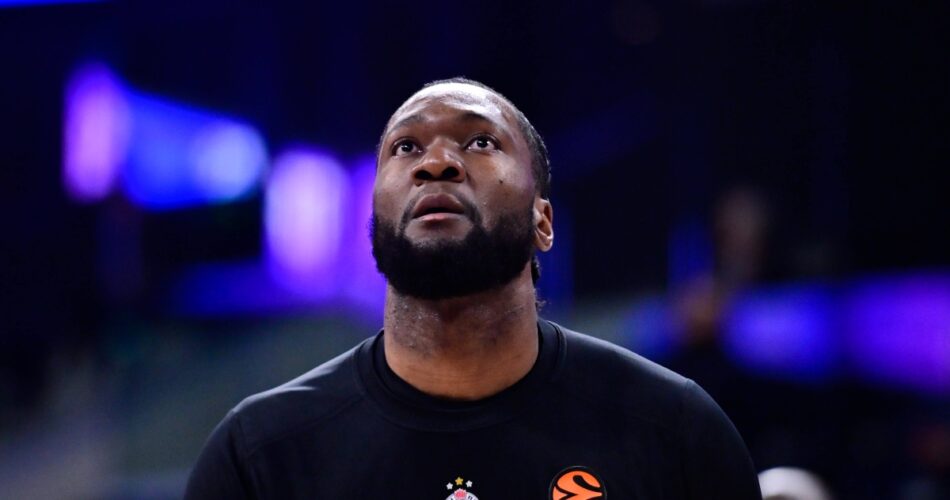 Ο Μπρούνο Φερνάντο σε αγώνα της EuroLeague με την Παρτίζαν εν μέσω ενδιαφέροντος της Μακάμπι Τελ Αβίβ
