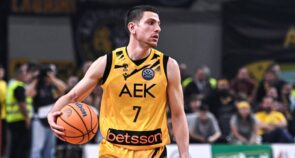 ΑΕΚ: «Δεν φεύγει ο Φλιώνης»