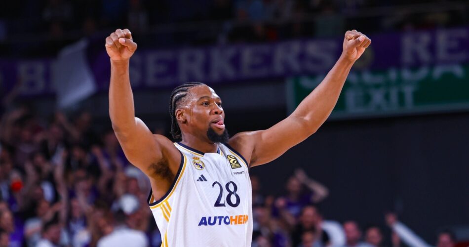 Ο Γιαμπουσέλε σε αγώνα της EuroLeague με τη Ρεάλ Μαδρίτης πριν από τη μεταγραφή του στον Παναθηναϊκό