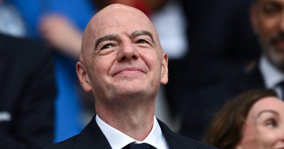 Ο πρόεδρος της FIFA, Ινφαντίνο, σε παρουσία του στο Μουντιάλ 2026 μετά τις δηλώσεις του για πιθανή αύξηση των ομάδων σε 64 από το 2030