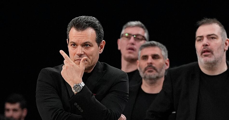 Η Χάποελ Τελ Αβίβ με τον Δημήτρη Ιτούδη κατά τη διάρκεια αγώνα μετά τις ανακοινώσεις για τα διαρκείας της EuroLeague