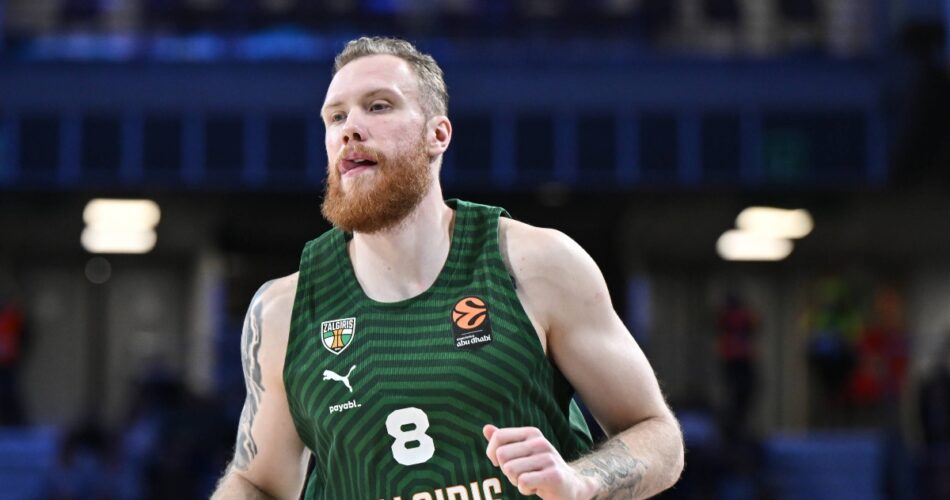 Ο Μπραζντέικις σε αγώνα της Ζαλγκίρις στην EuroLeague πριν από τη μεταγραφή του στη Μάλαγα