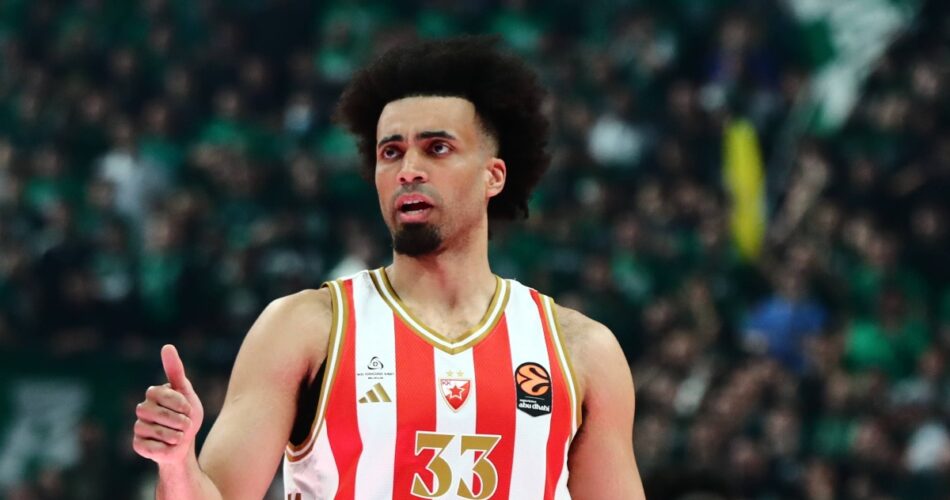 Ο Νουόρα σε αγώνα του Ερυθρού Αστέρα στην EuroLeague κατά την περσινή σεζόν