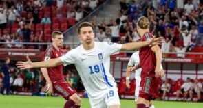 Η Ντόρτμουντ επιμένει για Καρέτσα