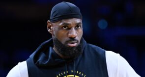 «Σεισμός» στο NBA: Ο ΛεΜπρόν Τζέιμς στους Σίξερς