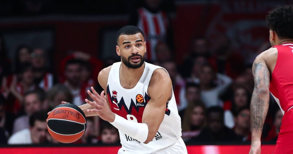 Ο Λουβουαβού-Καμπαρό σε αγώνα της EuroLeague με τη Μπασκόνια πριν από τη μεταγραφή του στη Ρεάλ Μαδρίτης
