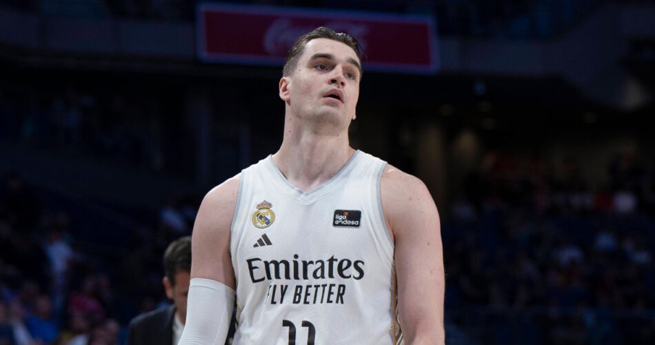 Ο Χεζόνια σε αγώνα της Ρεάλ Μαδρίτης στη EuroLeague
