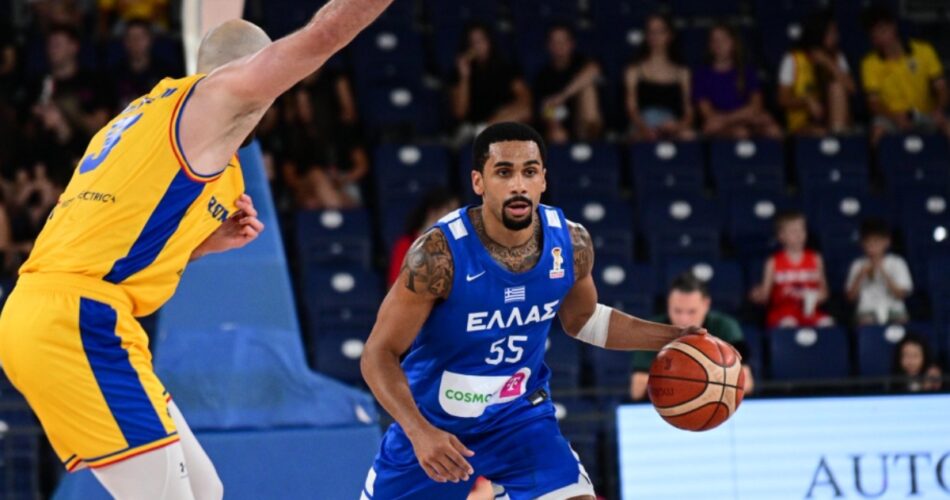Ο Ναζ Μήτρου Λονγκ με τη φανέλα της Εθνικής Ελλάδας απέναντι στη Ρουμανία