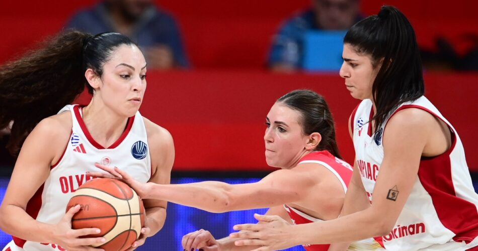 Παίκτριες του Ολυμπιακού σε αγώνα του EuroCup τη σεζόν 2025-26 πριν την έναρξη της Α1 Γυναικών