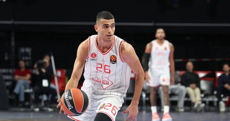 Ο Γιαμ Μαντάρ σε αγώνα της Χάποελ Τελ Αβίβ πριν από τη μεταγραφή του στη Μακάμπι Τελ Αβίβ