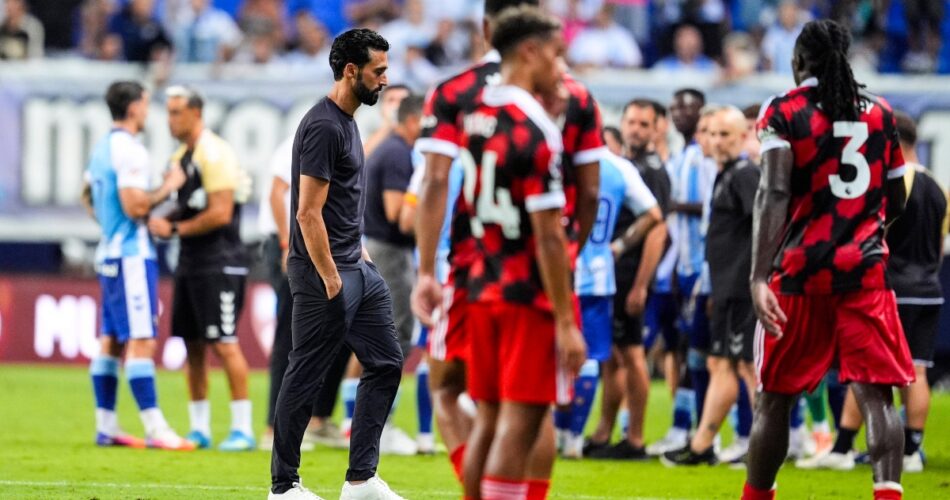 Οι παίκτες της Φούλαμ σε ομαδική φωτογραφία από το φιλικό παιχνίδι απέναντι στη Μάλαγα
