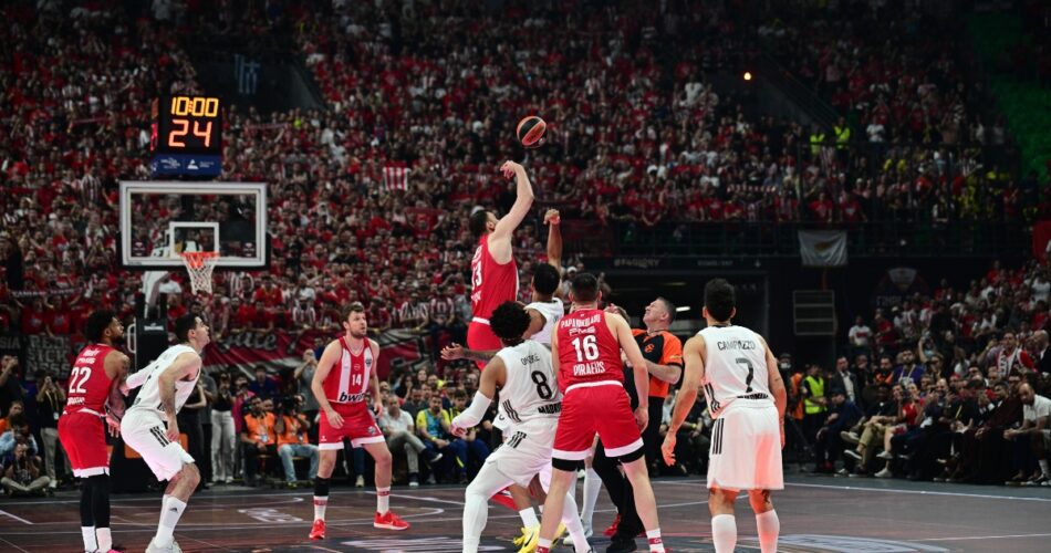 Στιγμιότυπο από τον περσινό τελικό της EuroLeague ανάμεσα στον Ολυμπιακό και τη Ρεάλ Μαδρίτης