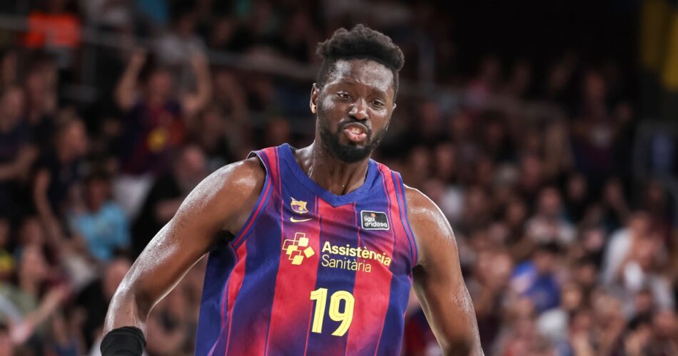 Ο Γιουσούφα Φαλ σε αγώνα της Μπαρτσελόνα στη EuroLeague