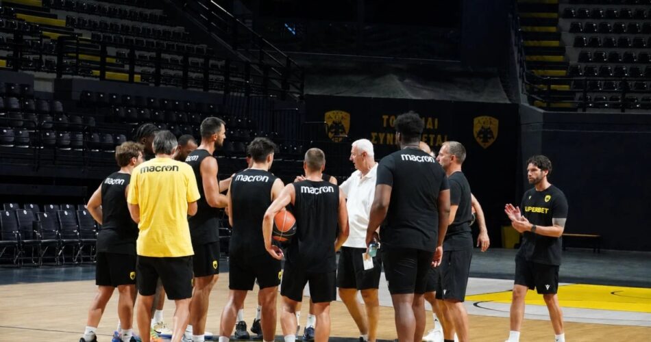 Οι παίκτες της ΑΕΚ κατά τη διάρκεια της προετοιμασίας της ομάδας για τη νέα σεζόν