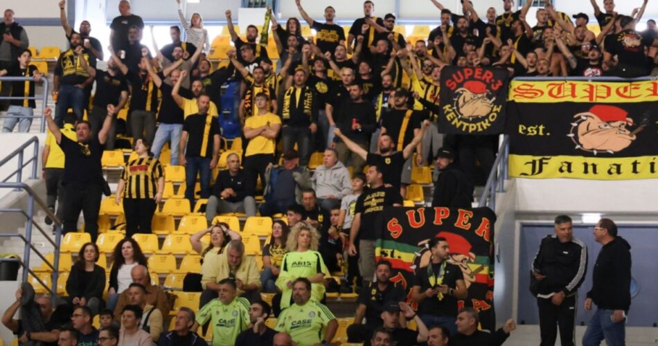 Φίλαθλοι που έχει ο Άρης στην Καρδίτσα σε παλαιότερη εκτός έδρας αναμέτρηση της ομάδας