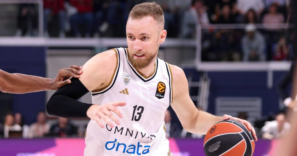 Ο Τζάναν Μούσα με τη φανέλα της Ντουμπάι BC στη EuroLeague