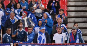 Εθνική Ελλάδας: «Γαλανόλευκη» εξέδρα στο Άουγκσμπουργκ κόντρα στη Γερμανία