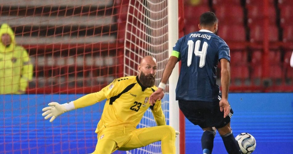 Ο Παυλίδης κατά τη διάρκεια της αναμέτρησης της Εθνικής Ελλάδας με τη Σερβία στο Βελιγράδι