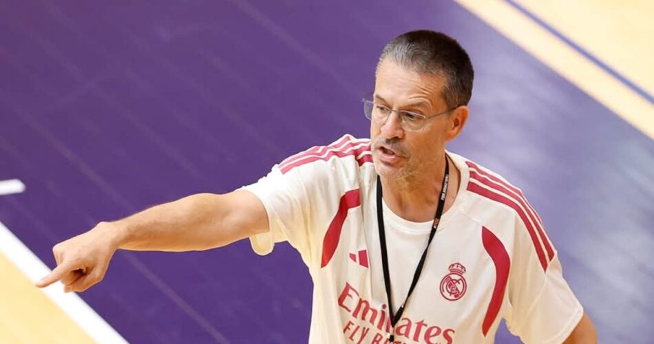 Ο Μαρτίνεθ στον πάγκο της Ρεάλ Μαδρίτης σε πρόσφατη φιλική αναμέτρηση