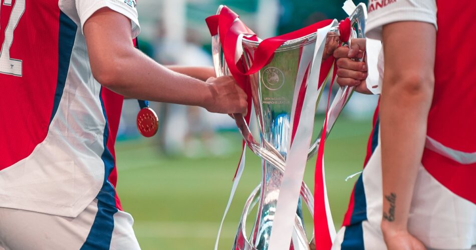 Το τρόπαιο του Champions League Γυναικών από τον περσινό τελικό της διοργάνωσης