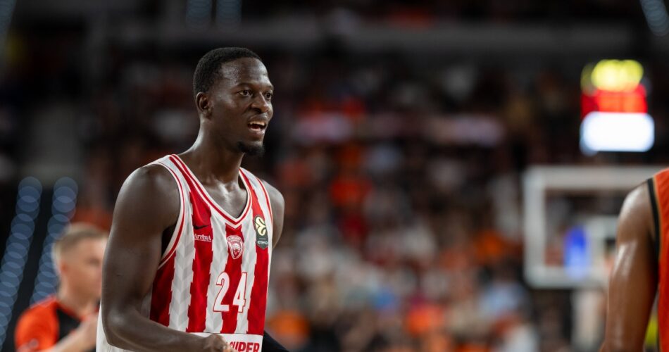 Ο Εμπάι Εντζάι σε πρόσφατη αναμέτρηση της EuroLeague που έδωσε ο Ολυμπιακός