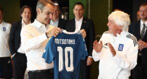 Εθνική Ελλάδας: Η επίσκεψη Μητσοτάκη και το μήνυμα στους διεθνείς (pics)
