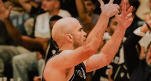 ΠΑΟΚ: Απόδραση με… καρδιοχτύπι από τη Μύκονο και πρεμιέρα με το δεξί